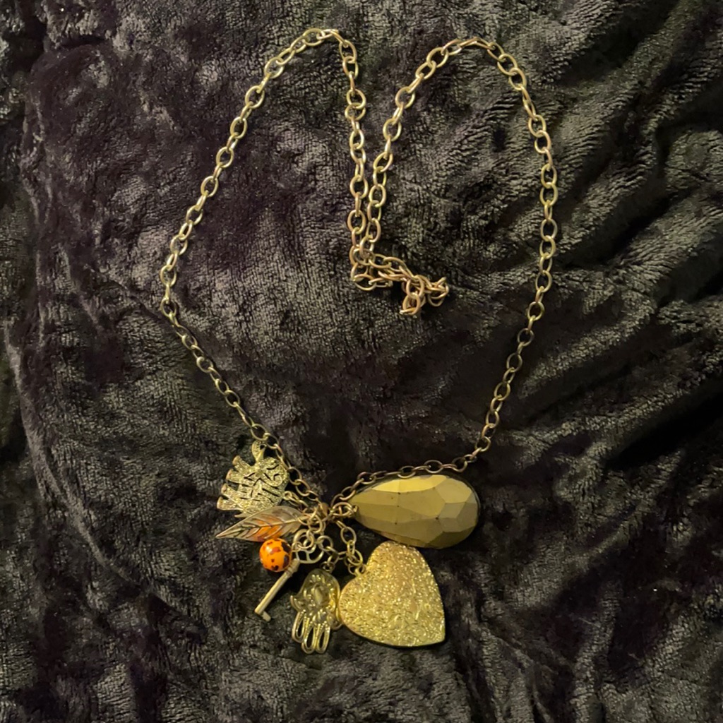 Charmed Vintage Necklace BlBl